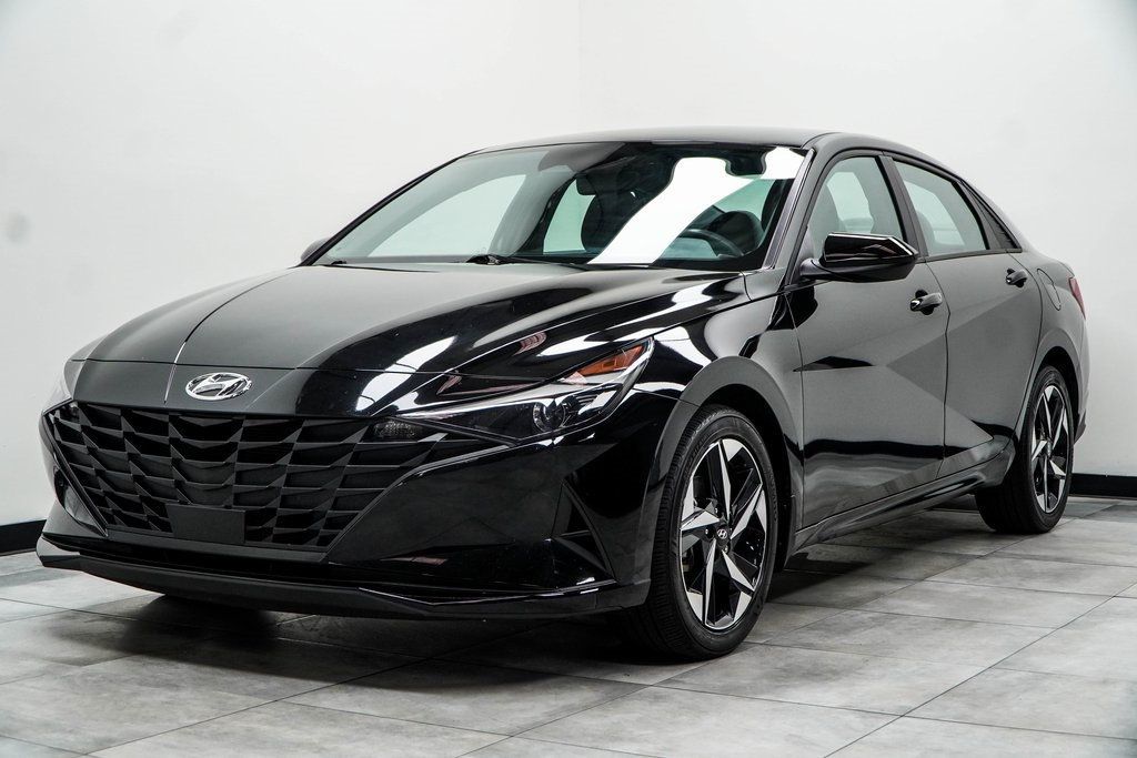 2023 Hyundai Elantra SEL photo 6