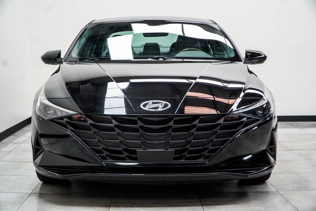 2023 Hyundai Elantra SEL photo 7