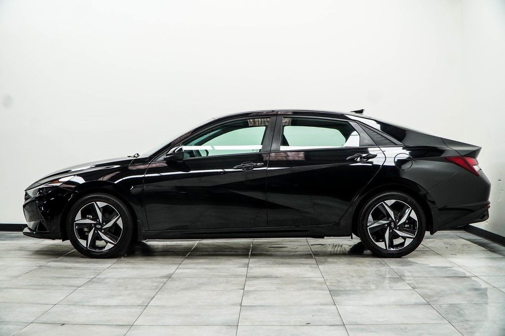 2023 Hyundai Elantra SEL photo 8