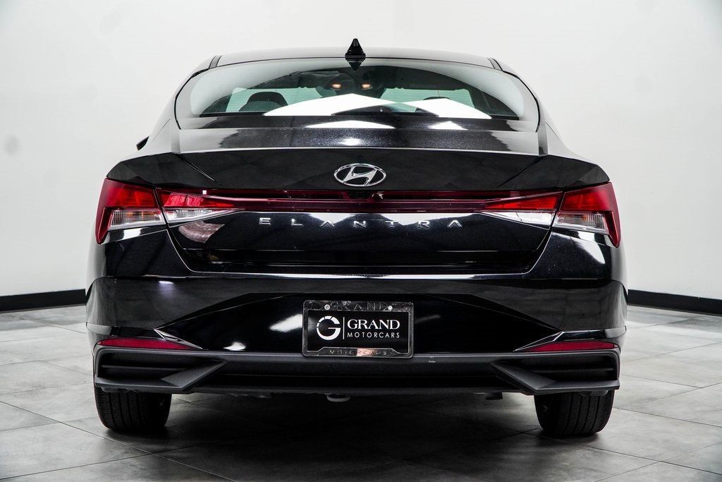 2023 Hyundai Elantra SEL photo 9