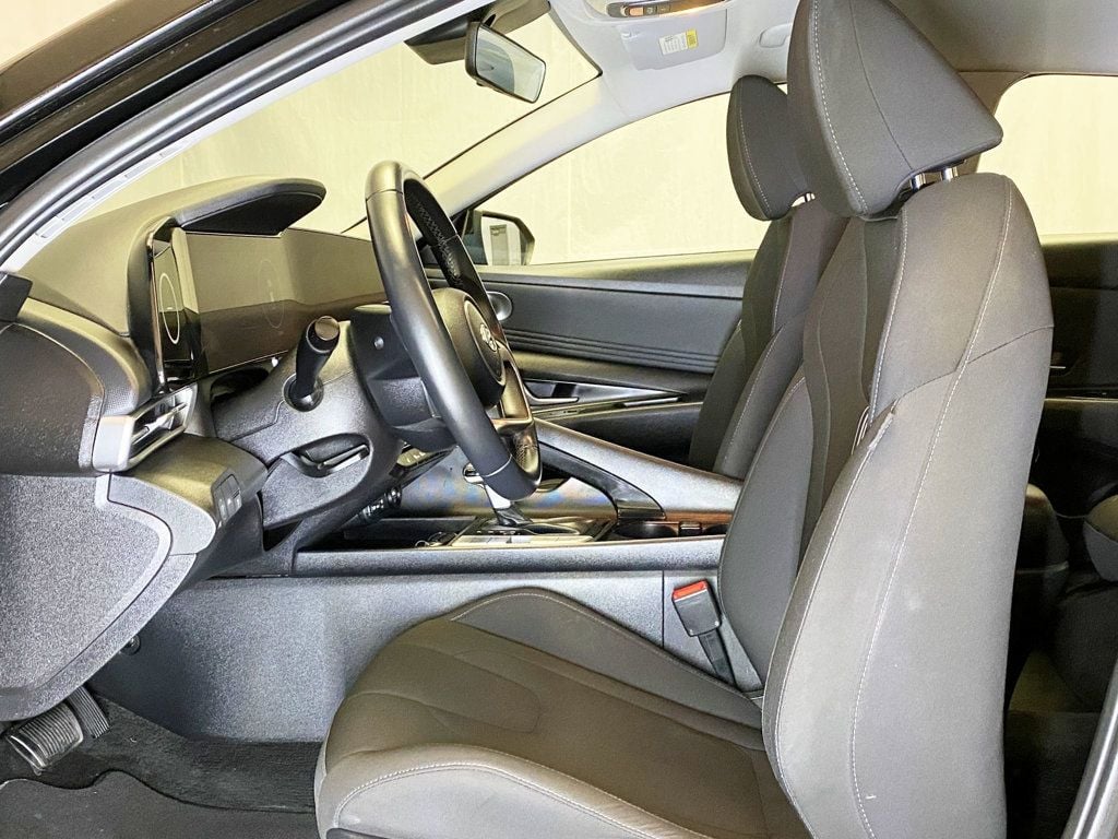 2023 Hyundai Elantra SEL IVT - 22934232 - 16