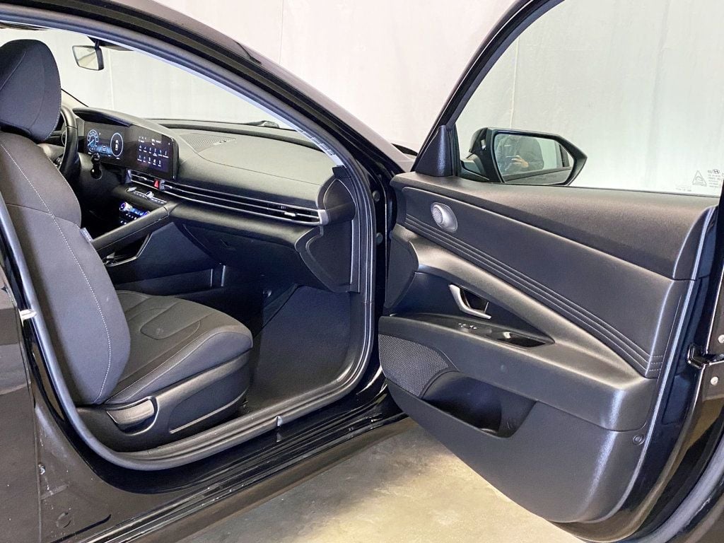 2023 Hyundai Elantra SEL IVT - 22934232 - 34