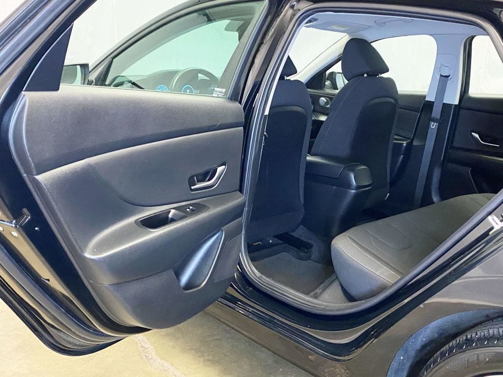 2023 Hyundai Elantra SEL IVT - 22934232 - 42