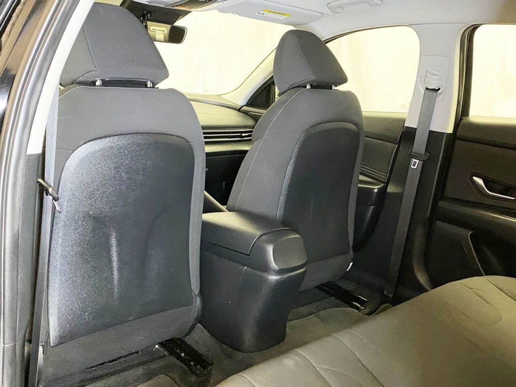 2023 Hyundai Elantra SEL IVT - 22934232 - 43