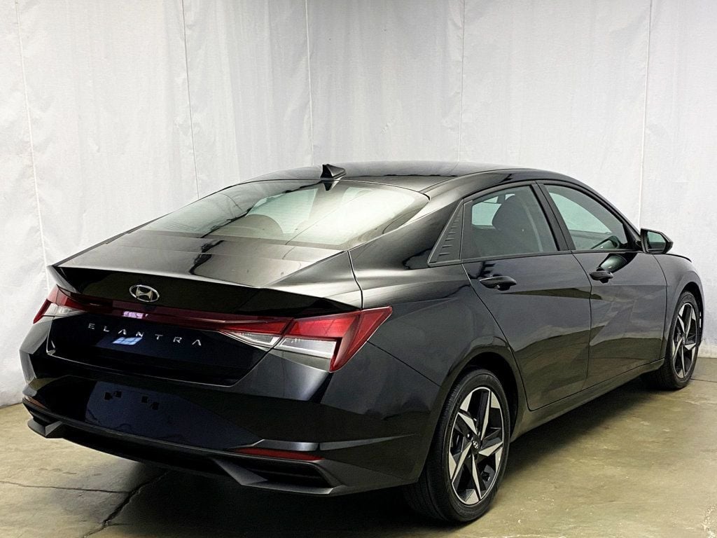 2023 Hyundai Elantra SEL IVT - 22934232 - 7