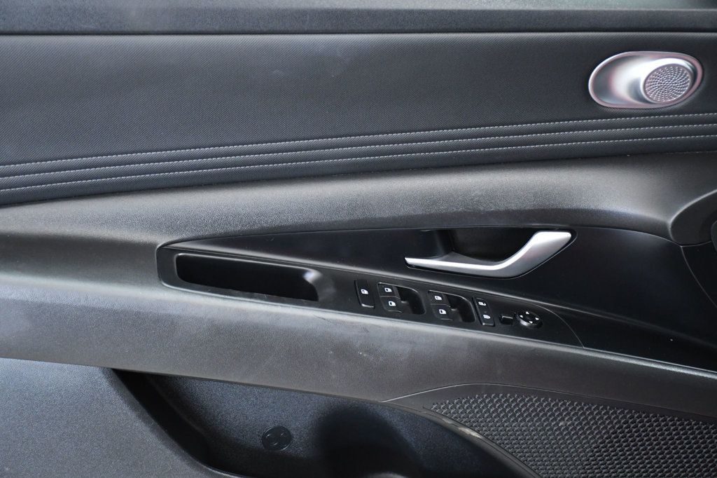 2023 Hyundai Elantra SEL IVT - 22933284 - 7