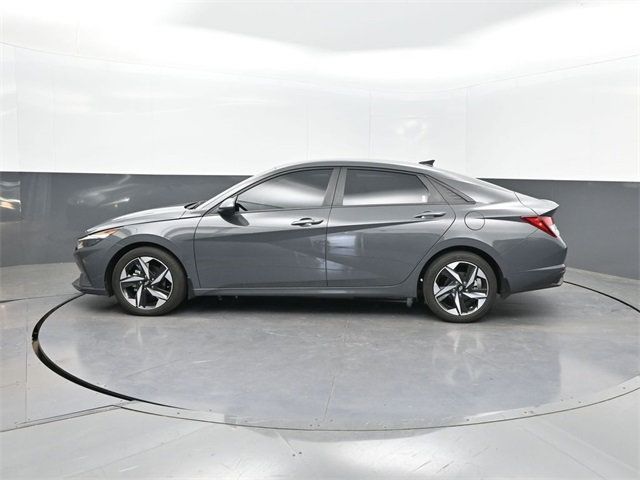 2023 Hyundai Elantra SEL photo 2