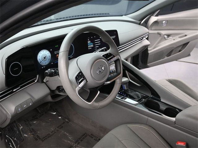 2023 Hyundai Elantra SEL photo 4