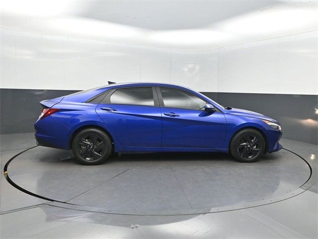 2023 Hyundai Elantra SEL IVT - 22965838 - 32