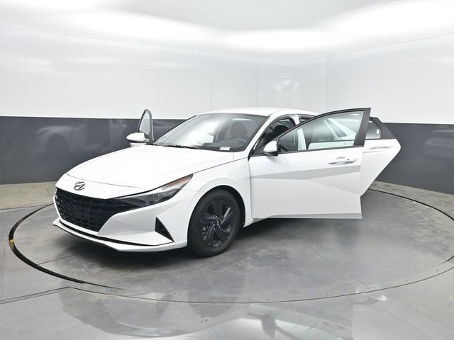 2023 Hyundai Elantra SEL IVT - 23003160 - 32