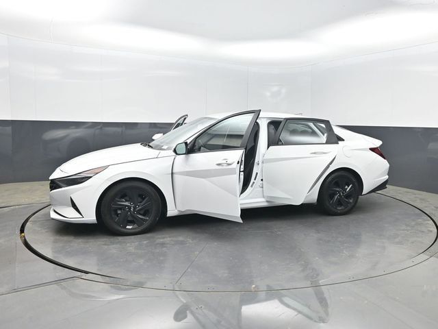 2023 Hyundai Elantra SEL IVT - 23003160 - 35