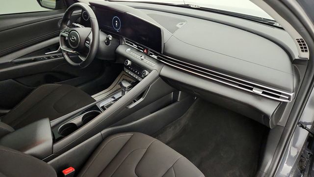 2023 Hyundai Elantra SEL IVT - 22941443 - 23