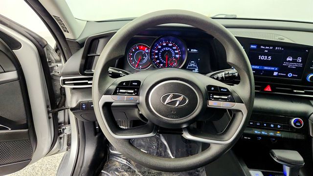 2023 Hyundai Elantra SEL IVT - 22975420 - 12