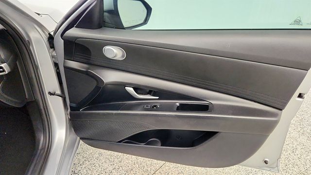 2023 Hyundai Elantra SEL IVT - 22975420 - 23