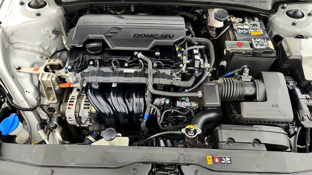 2023 Hyundai Elantra SEL IVT - 22975420 - 24