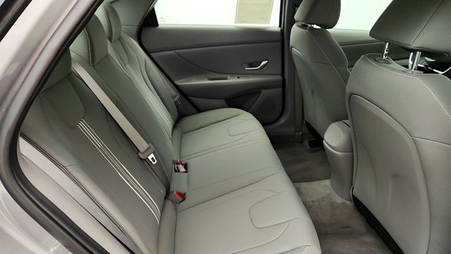 2023 Hyundai Elantra SEL IVT - 23044036 - 22