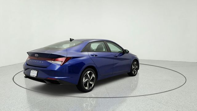 2023 Hyundai Elantra SEL IVT - 23047021 - 4