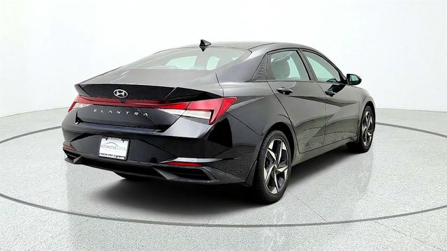 2023 Hyundai Elantra SEL IVT (SULEV) w/ Convenience Package - 23081773 - 4