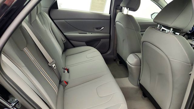 2023 Hyundai Elantra SEL IVT w/ Convenience Package - 23024412 - 22