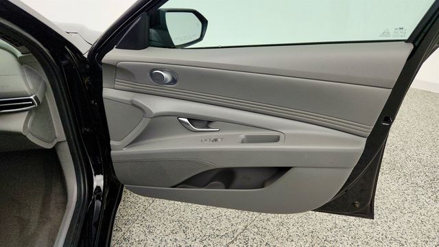 2023 Hyundai Elantra SEL IVT w/ Convenience Package - 23024412 - 25