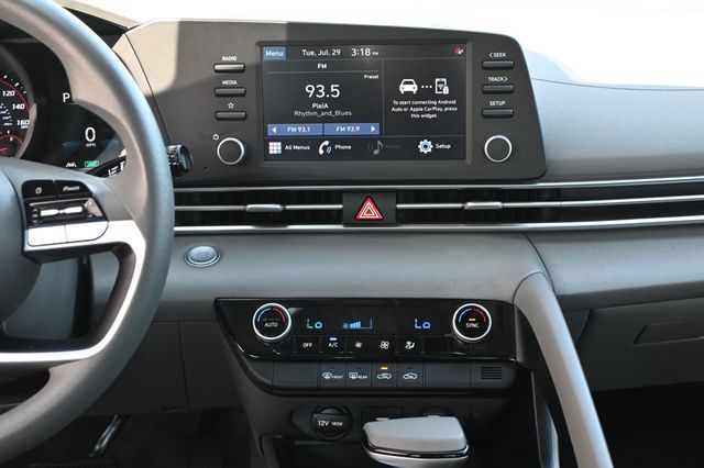 2023 Hyundai Elantra SEL No Accidents Reported to Carfax - 22892464 - 9