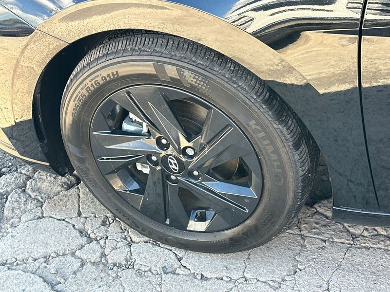 2023 Hyundai Elantra Hybrid Blue DCT - 22970146 - 11