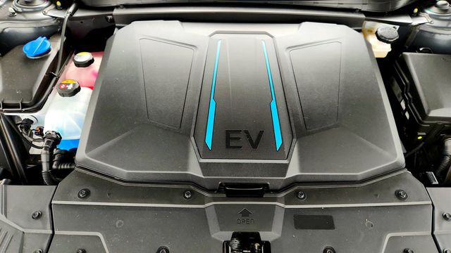 2023 Hyundai IONIQ 5 Limited (303-mile range) - 22978358 - 25