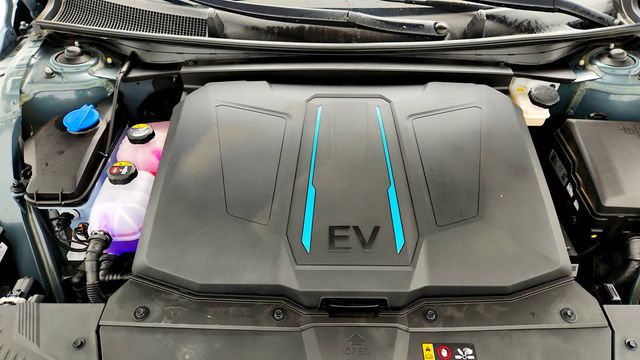 2023 Hyundai IONIQ 5 Limited AWD - 23008121 - 25