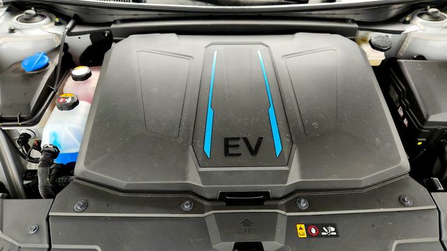 2023 Hyundai IONIQ 5 Limited AWD (266-mile range) - 22978476 - 23