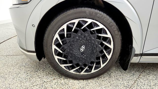 2023 Hyundai IONIQ 5 Limited AWD (266-mile range) - 22978476 - 8