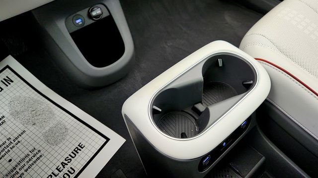 2023 Hyundai IONIQ 5 Limited AWD (266-mile range) - 22978815 - 15