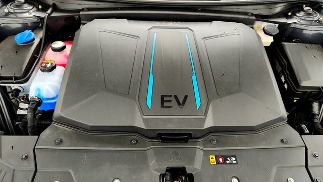 2023 Hyundai IONIQ 5 Limited AWD (266-mile range) - 22978815 - 25