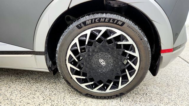 2023 Hyundai IONIQ 5 Limited AWD (266-mile range) - 22978815 - 8