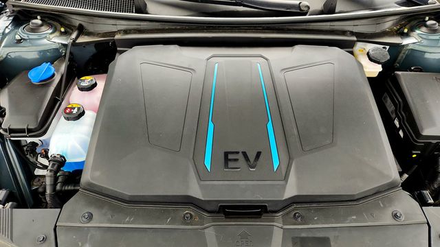 2023 Hyundai IONIQ 5 Limited AWD w/ Head-Up Display & Bose Premium Audio - 23000077 - 27