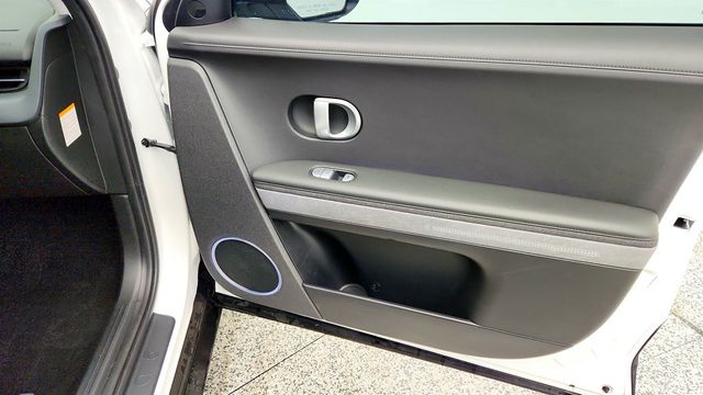 2023 Hyundai IONIQ 5 SEL AWD (270-mile range) - 22978315 - 24