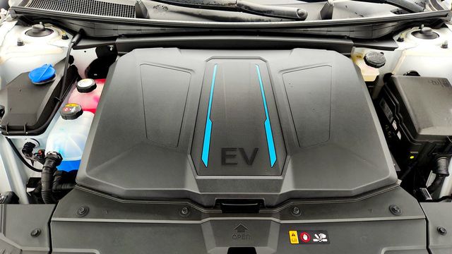 2023 Hyundai IONIQ 5 SEL AWD (270-mile range) - 22978315 - 25