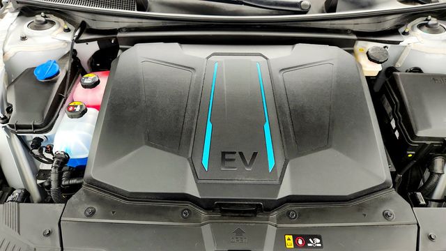 2023 Hyundai IONIQ 5 SEL AWD (270-mile range) - 22979630 - 23