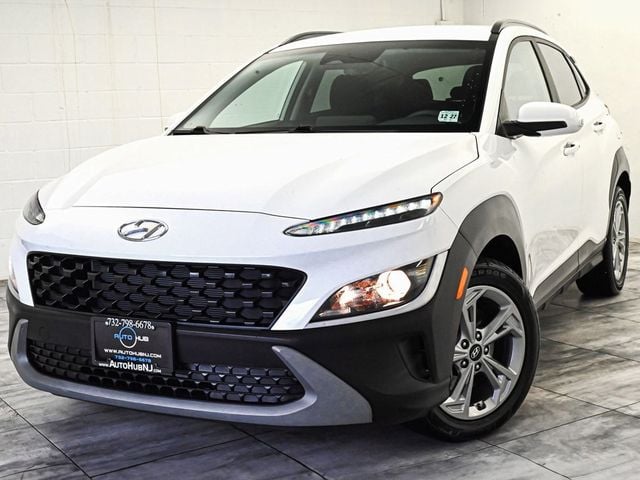 2023 Hyundai Kona SEL photo 2