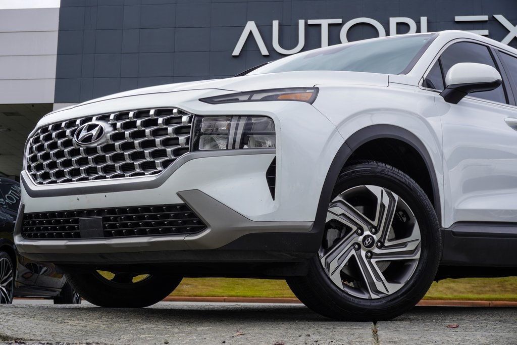 2023 Hyundai Santa Fe SE photo 2