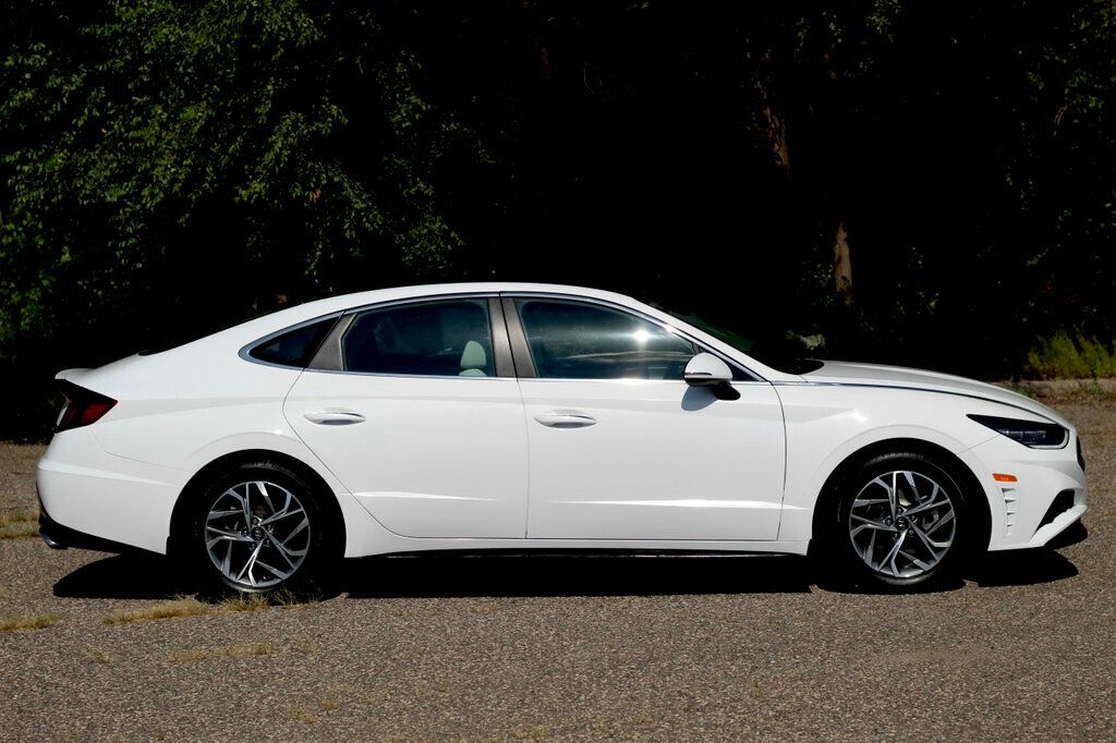 2023 Hyundai Sonata SEL photo 2