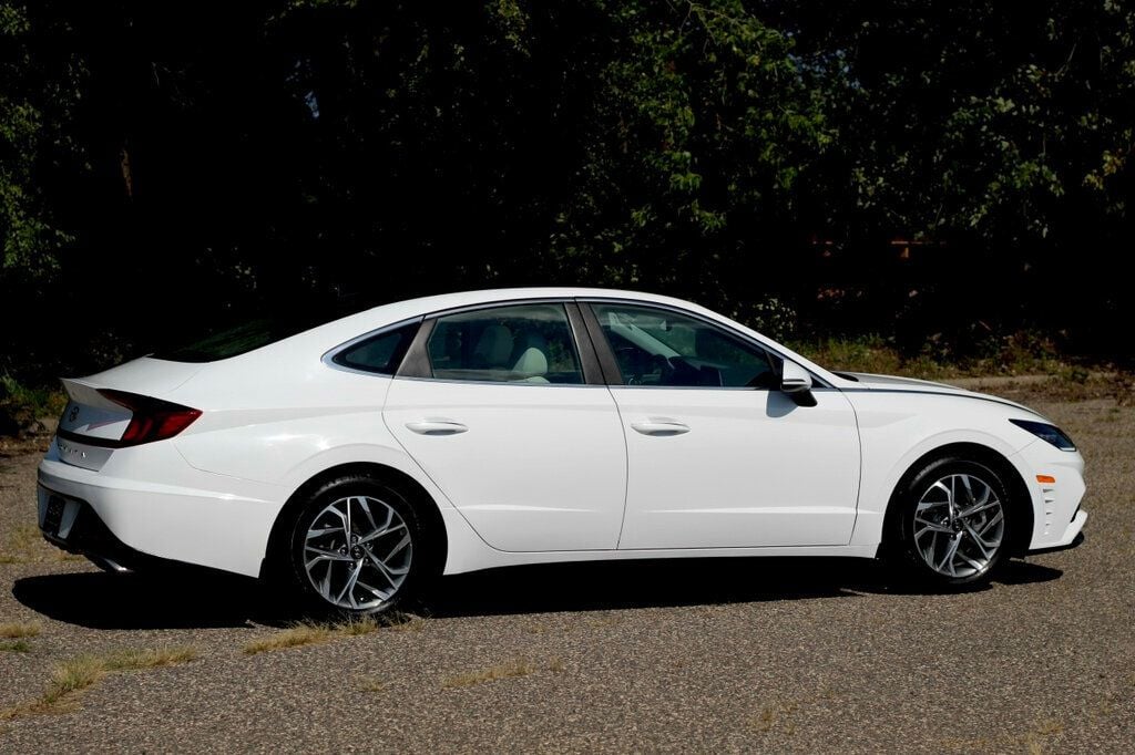 2023 Hyundai Sonata SEL photo 3
