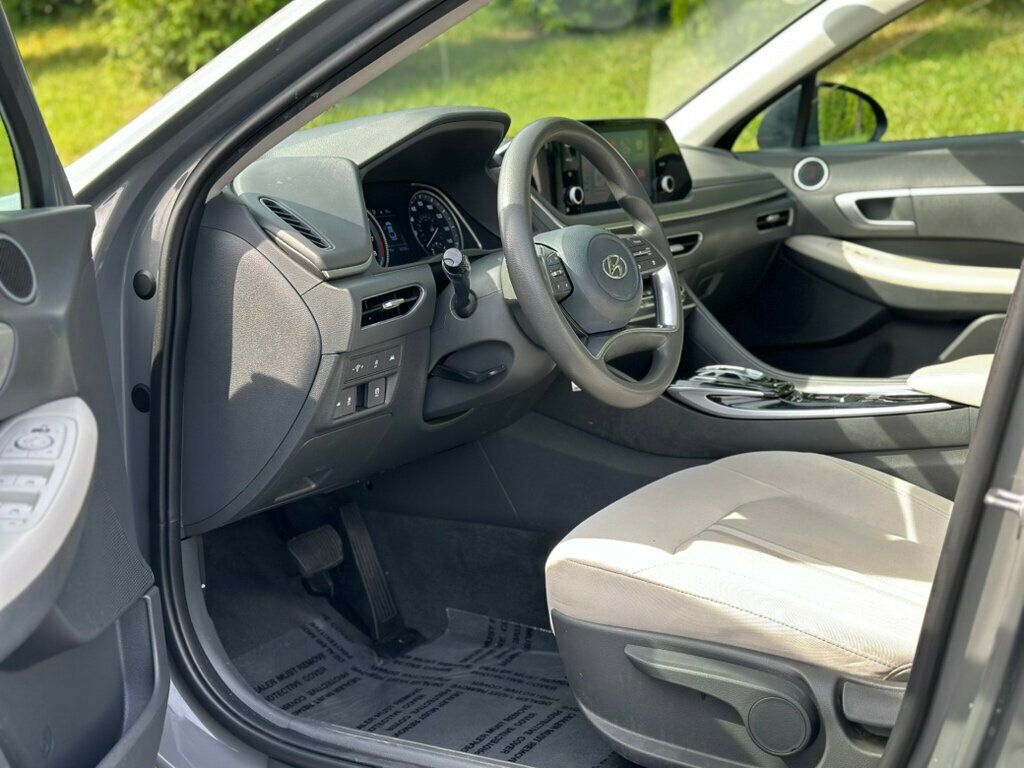 2023 Hyundai Sonata SE photo 13