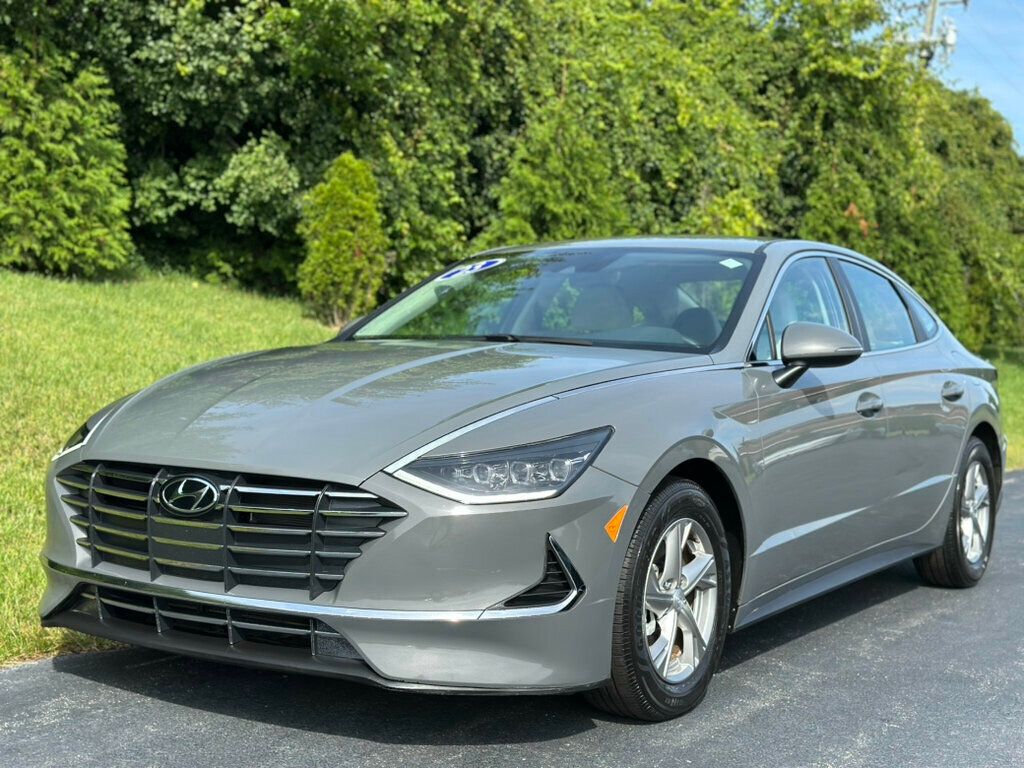 2023 Hyundai Sonata SE photo 2