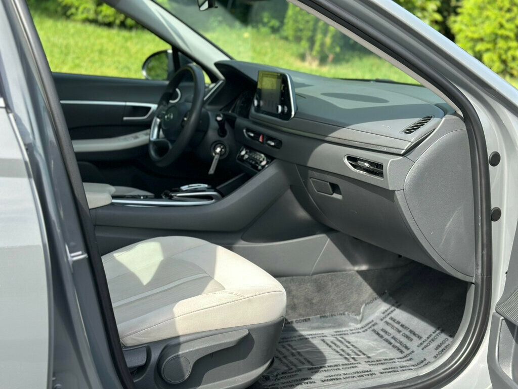 2023 Hyundai Sonata SE photo 22