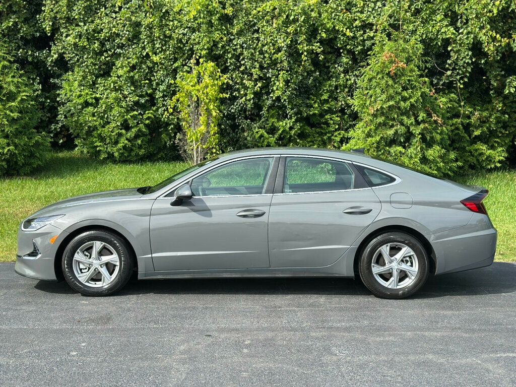 2023 Hyundai Sonata SE photo 3