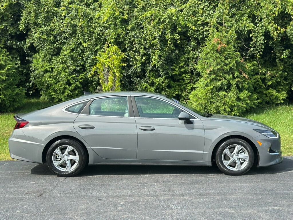 2023 Hyundai Sonata SE photo 9