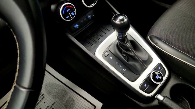 2023 Hyundai Venue Limited IVT - 23029501 - 15