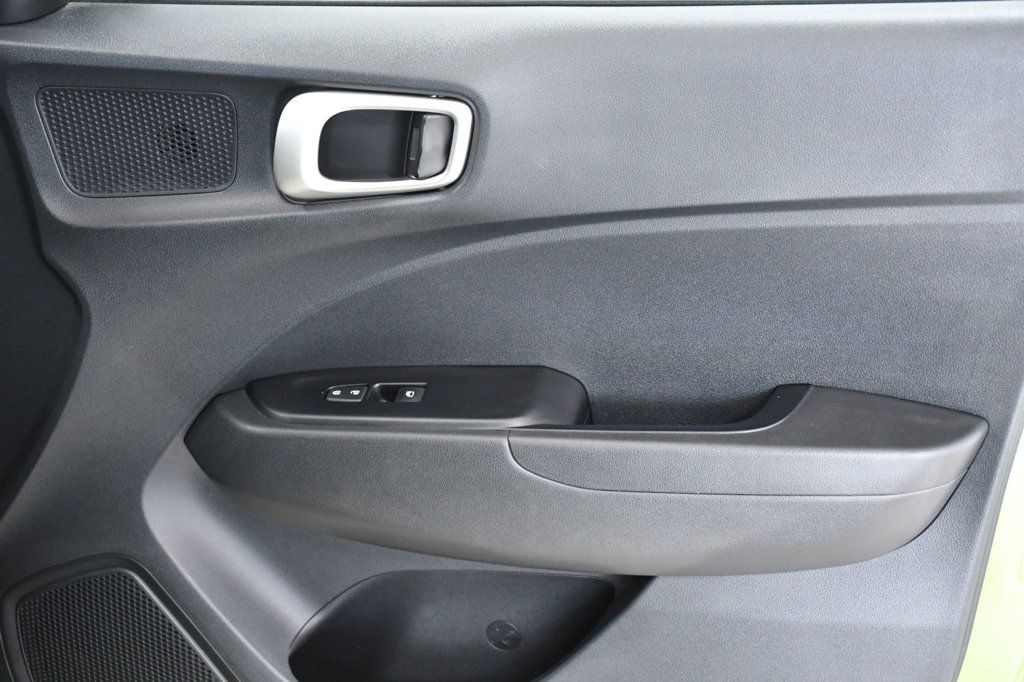 2023 Hyundai Venue SEL IVT - 23011530 - 17