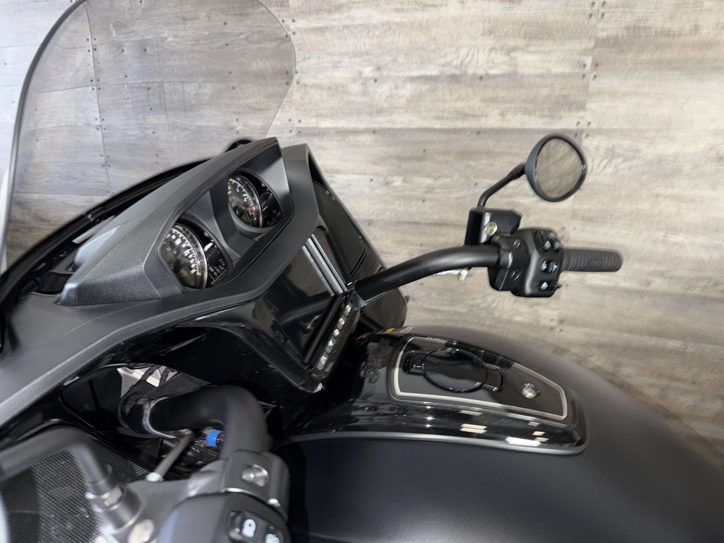 2023 Indian Pursuit Dark Horse One Owner! - 23083034 - 14