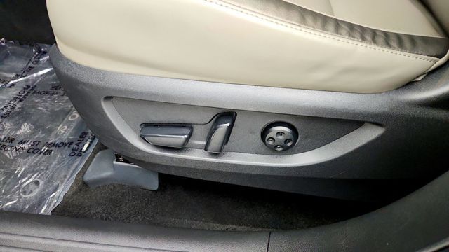 2023 INFINITI QX50 LUXE FWD w/ Bose Audio & Illuminated Kick Plates - 23085417 - 11